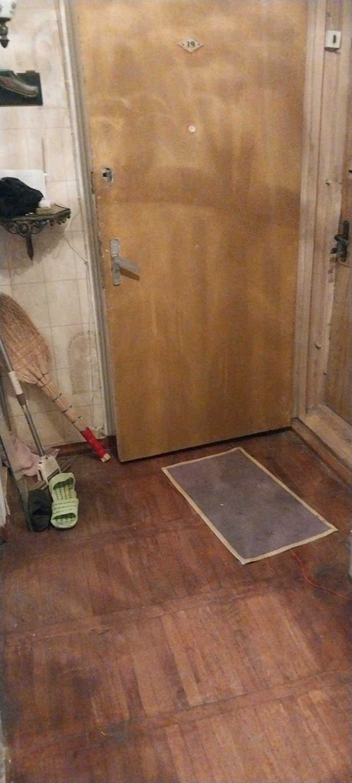 2 otaqlı 60 m² Köhnə tikili qara Qarayev 13 Ruslan market 93  Satılır