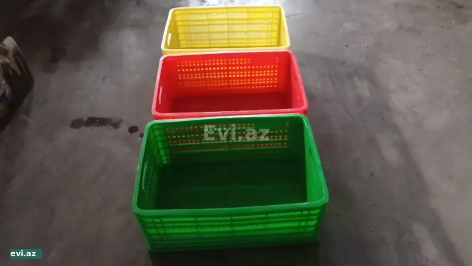 Plastik yeşiklər