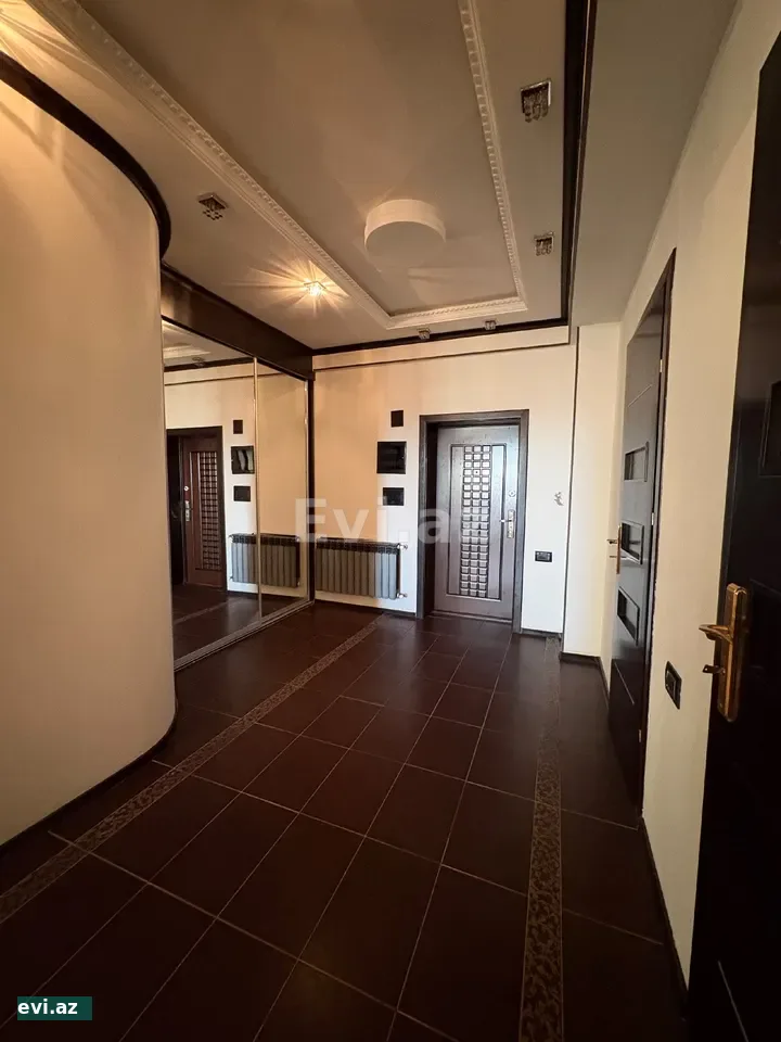 3 otaqlı 178 m² Yeni Tikili Bakıxanov Satılır