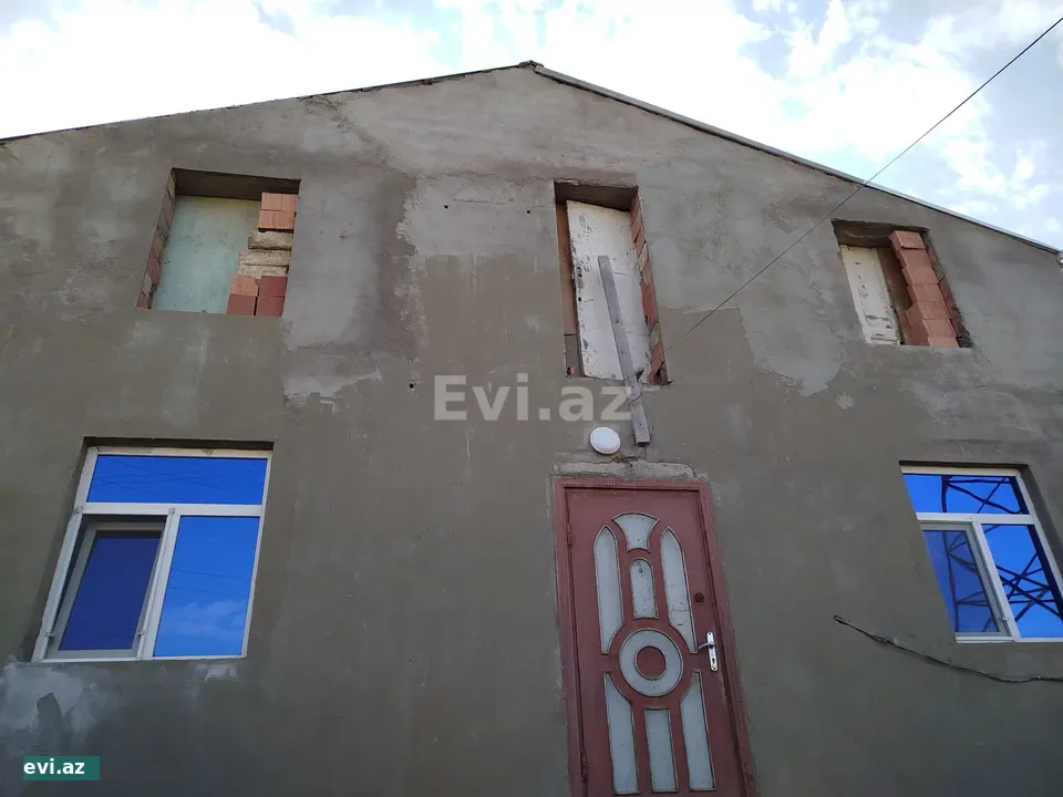 Həyət evi 550 m² Satılır hökməli Qobu yolunda 5.5 sot