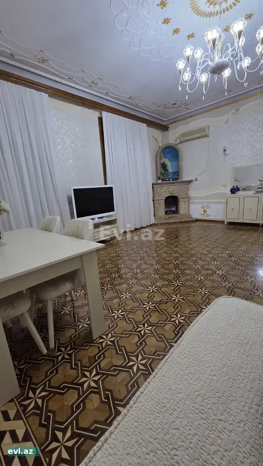 3 otaqlı 100 m² Köhnə tikili Kirayə verilir Tibb unıversıteti ile üz üze olan 5 mertebeli bına.