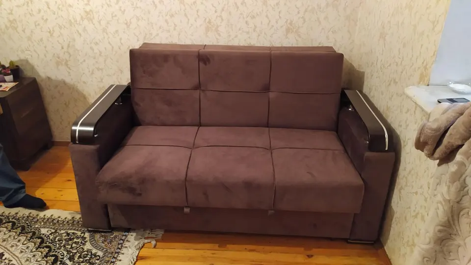 Divan Taxt