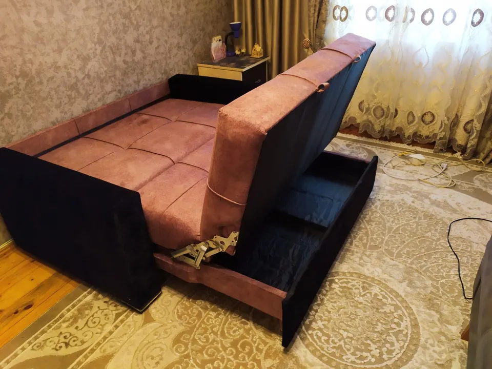 Divan Taxt