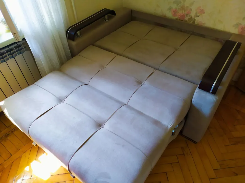 Divan Taxt