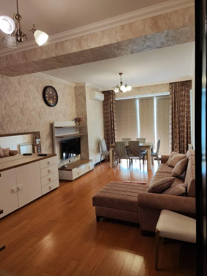 3 otaqlı 111 m² 20 Yanvar m. Yeni Tikili Kirayə verilir