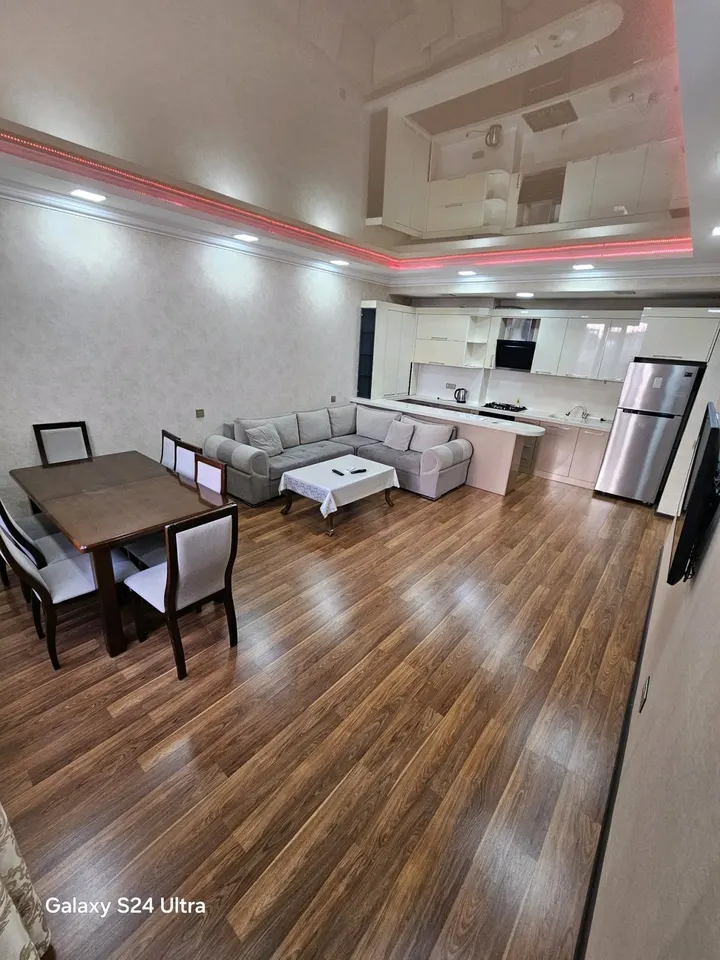 3 otaqlı 107 m² 20 yanvar m  Yeni Tikili Kirayə verilir