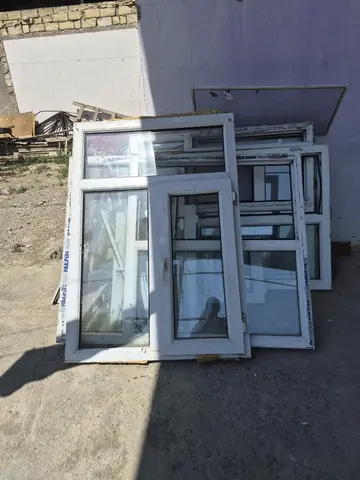 Plastik qapı