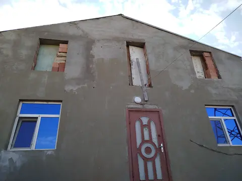 Həyət evi 550 m² Satılır hökməli Qobu yolunda 5.5 sot