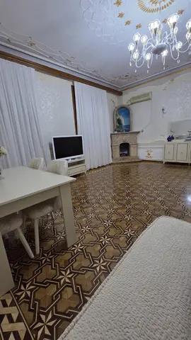 3 otaqlı 100 m² Köhnə tikili Kirayə verilir Tibb unıversıteti ile üz üze olan 5 mertebeli bına.