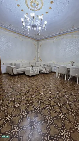 3 otaqlı 100 m² Köhnə tikili Kirayə verilir Tibb unıversıteti ile üz üze olan 5 mertebeli bına.