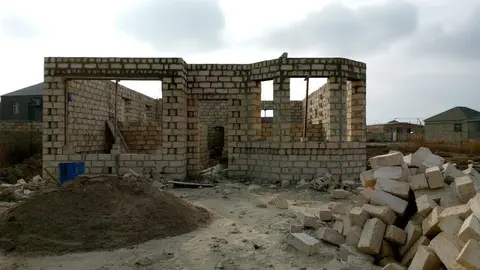 Həyət evi 130 m² Satılır Sumqayit Yasilderede 2 sotda 5 das kursulu qosa dasla ozune tikilmis