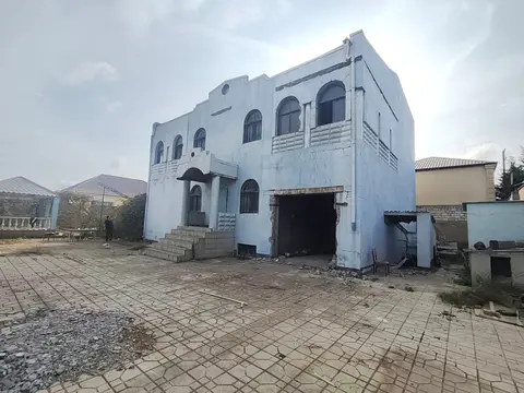 Bağ evi 500 m² Satılır Buzovna 10 sot 4 mərtəbə
