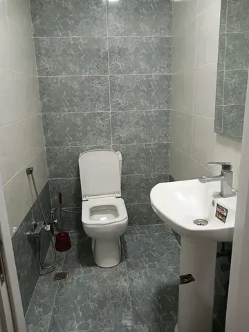 3 otaqlı 125 m² Bakı şəhəri Abşeron rayonu saray qəsəbəsi Yeni Tikili Kirayə verilir
