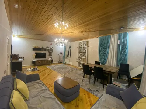 Bakıxanov qəsəbəsində 1 həyətdə 2 ev